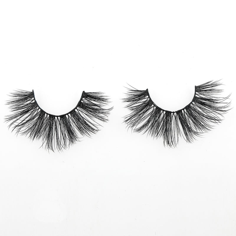 Chic by Thrifty Lashes | Feathery Silk Lashes | cruelty free false eyelashes 