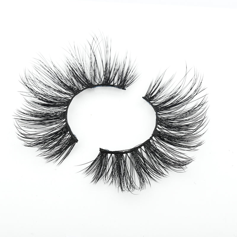 Chic by Thrifty Lashes | Feathery Silk Lashes | cruelty free false eyelashes 