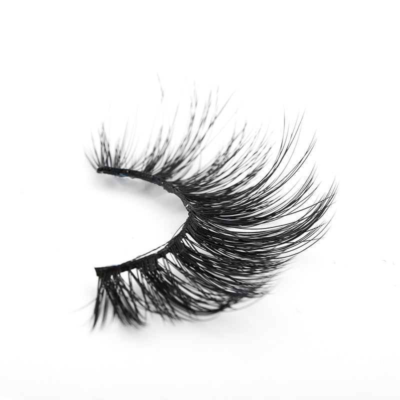 Chic by Thrifty Lashes | Feathery Silk Lashes | cruelty free false eyelashes 